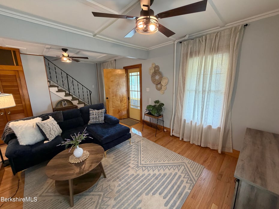 31 Millard Ave Photo 16