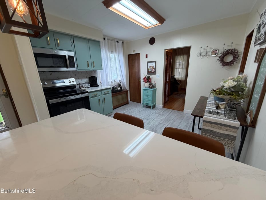 31 Millard Ave Photo 4