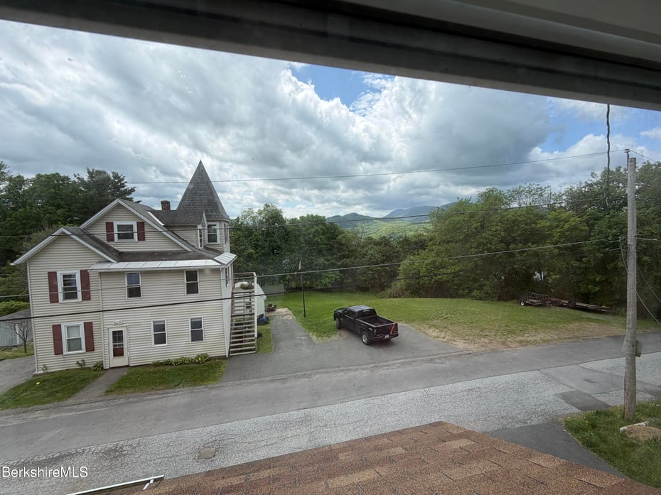 31 Millard Ave Photo 21