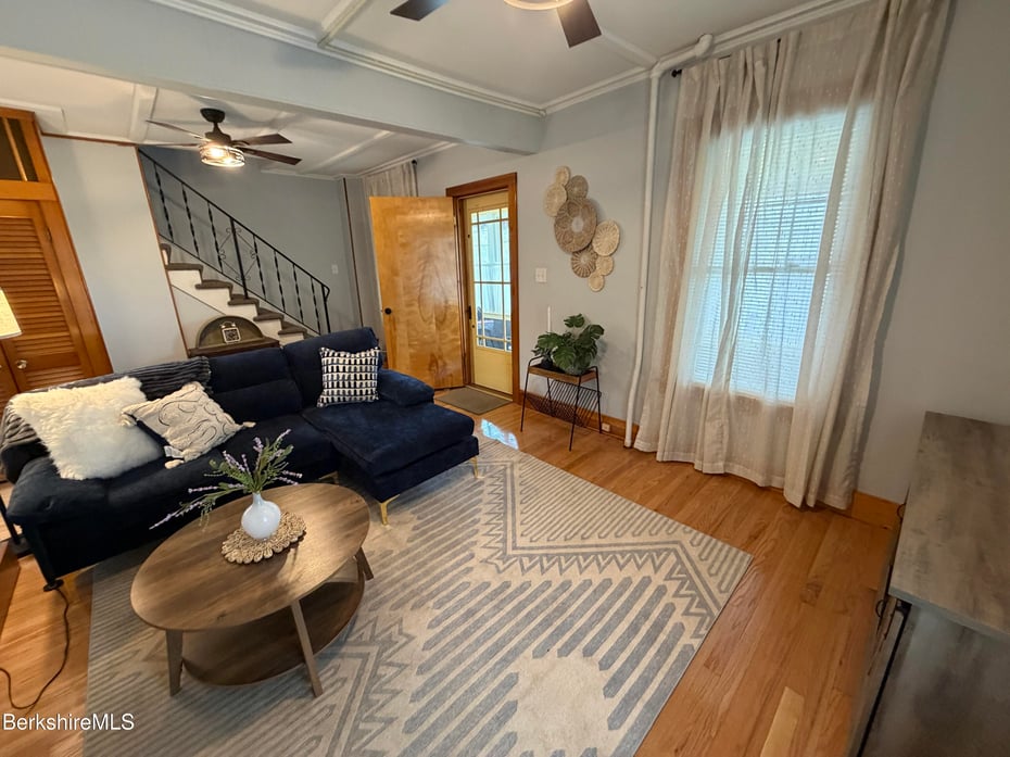 31 Millard Ave Photo 8