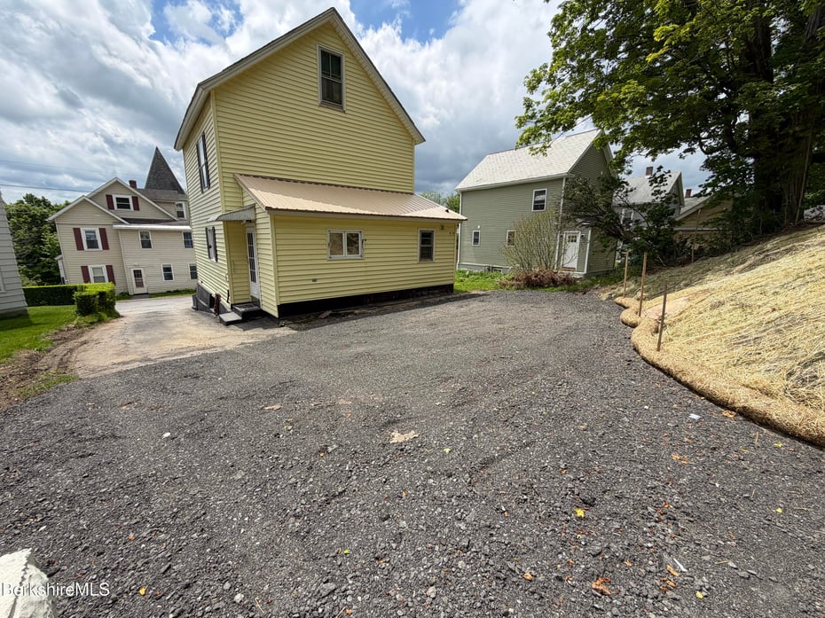 31 Millard Ave Photo 34