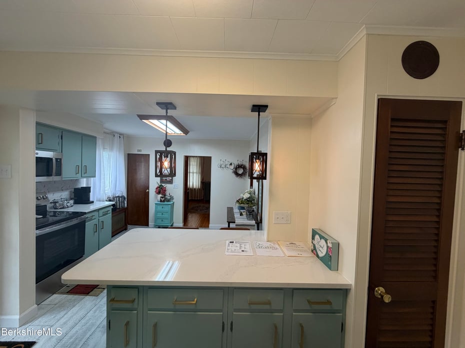 31 Millard Ave Photo 9