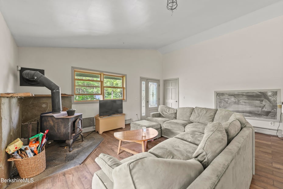 451 Williamstown Rd Photo 7