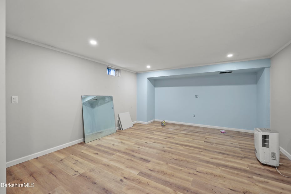 451 Williamstown Rd Photo 34