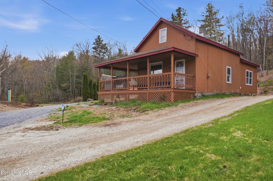 475 West Rd Photo 4