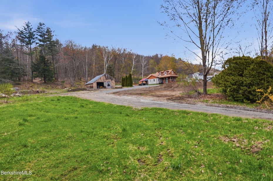 475 West Rd Photo 8