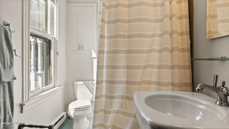 211 Cottage St Photo 37