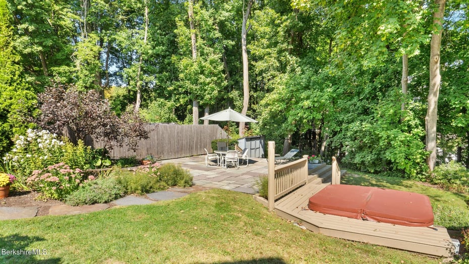 211 Cottage St Photo 62