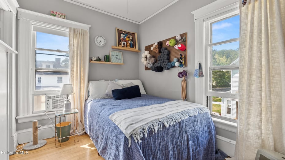 211 Cottage St Photo 34