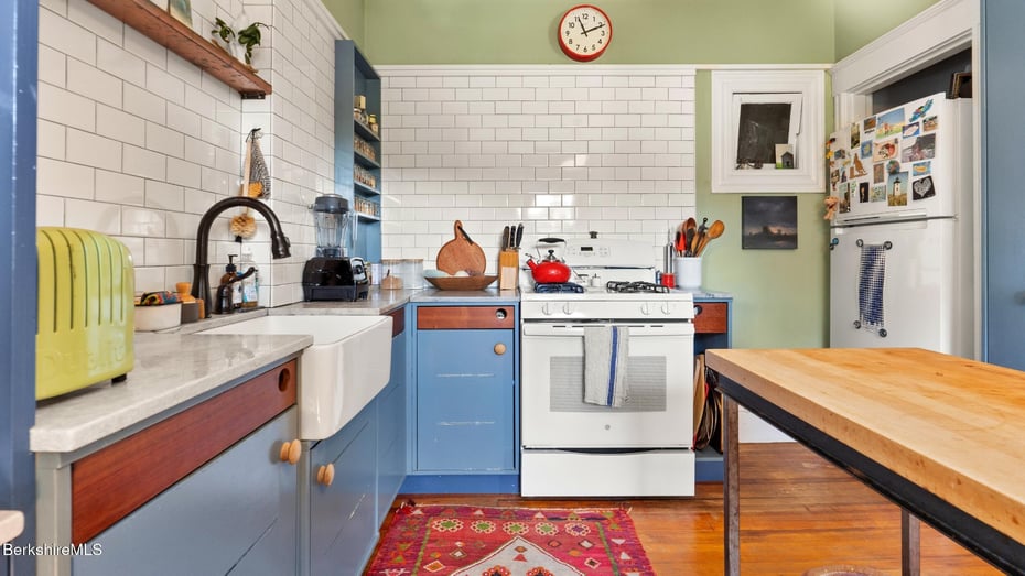 211 Cottage St Photo 28