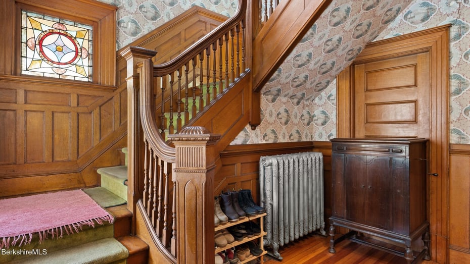 211 Cottage St Photo 26