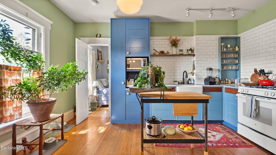 211 Cottage St Photo 27