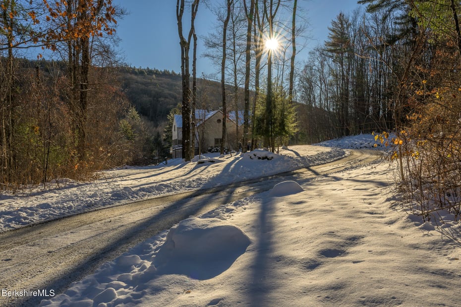 83 Maple Hill Rd Photo 6