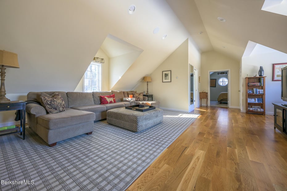 83 Maple Hill Rd Photo 53