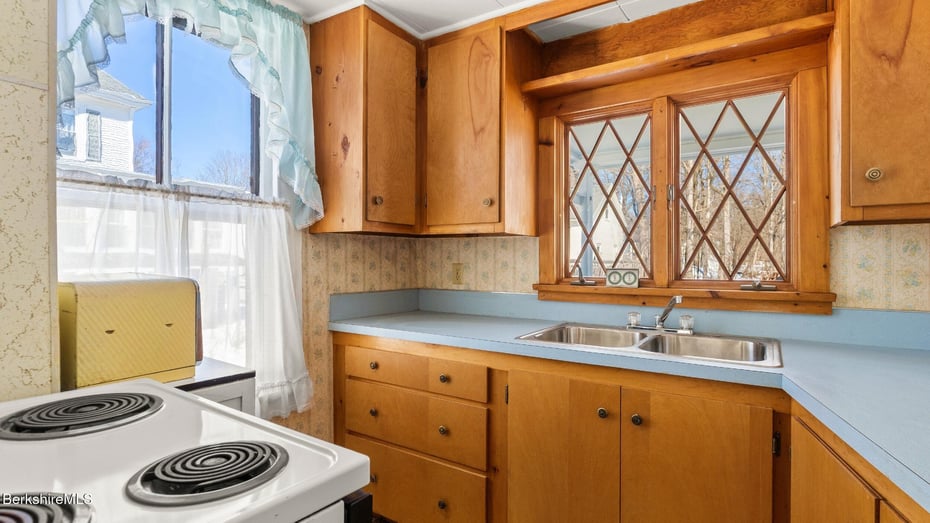 Cheshire Single Family Photo 17