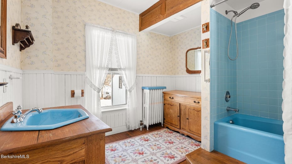 Cheshire Single Family Photo 16