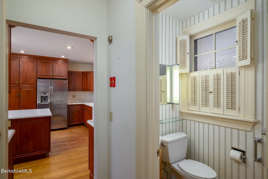 111 Park St Photo 20