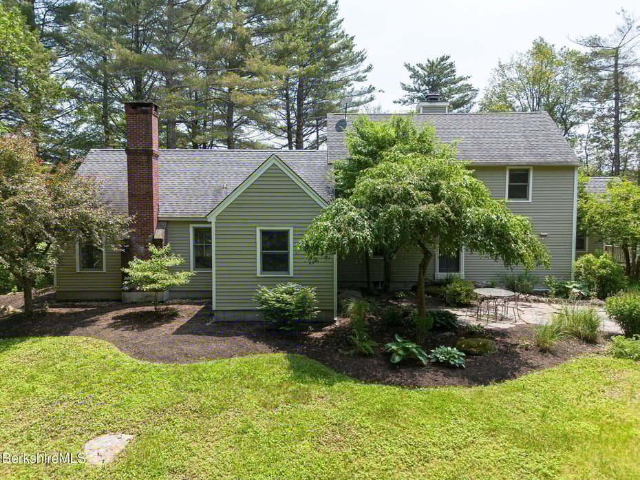 71 E Hubbard Rd Photo 8