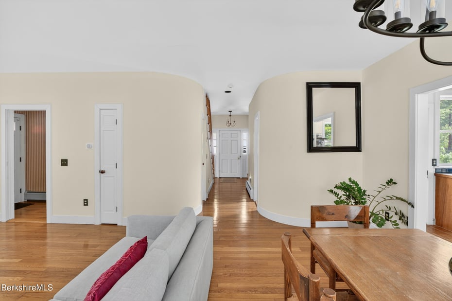 224 Boardman St Photo 9