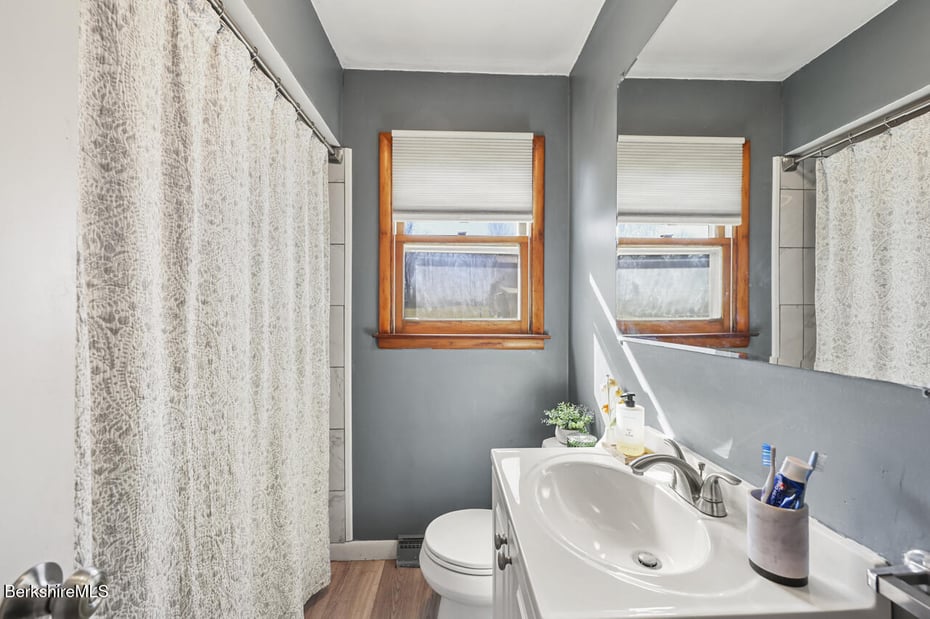 31 New Windsor Rd Photo 12