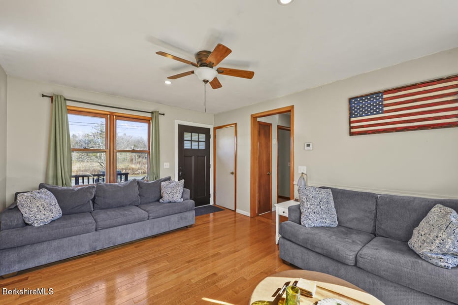 31 New Windsor Rd Photo 5