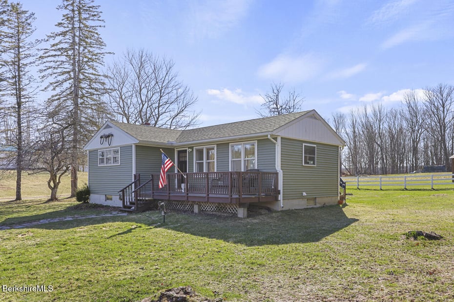 31 New Windsor Rd Photo 2