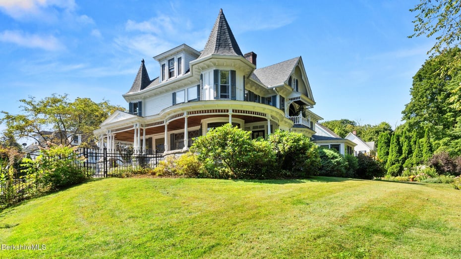 211 Cottage St Photo 63