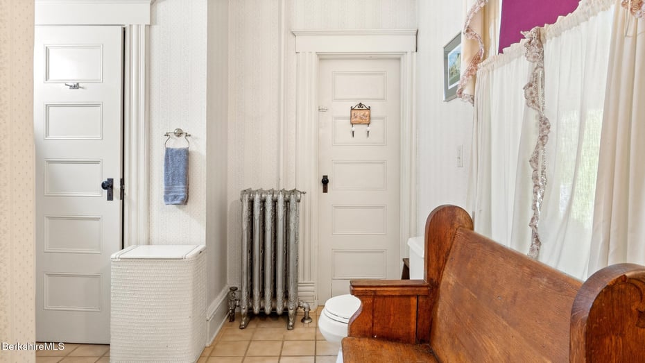 211 Cottage St Photo 40