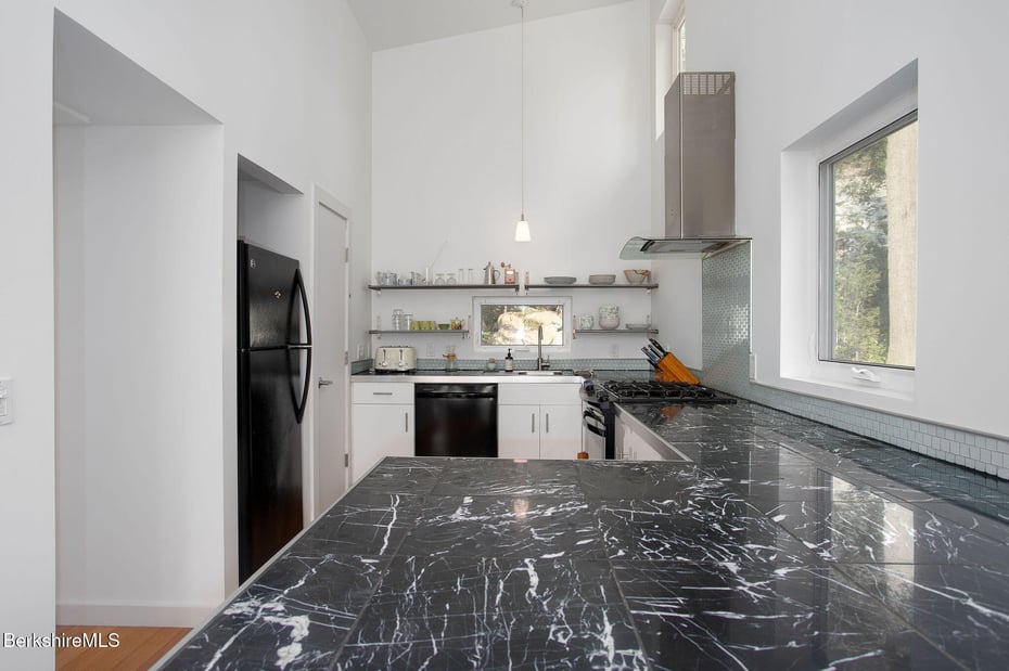 324 Park St Photo 13