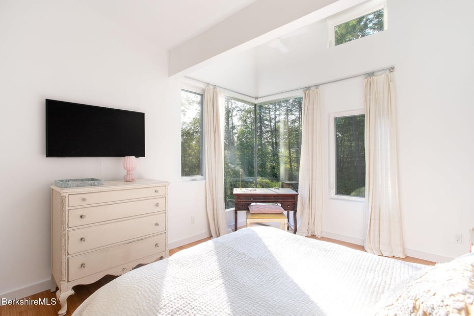 324 Park St Photo 19