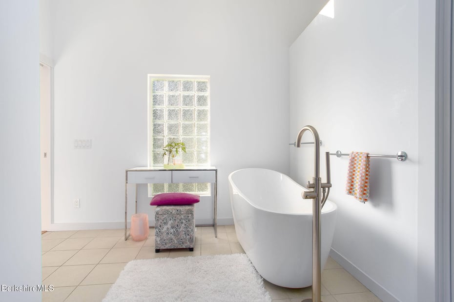 324 Park St Photo 22