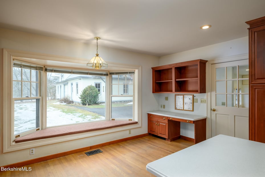111 Park St Photo 16