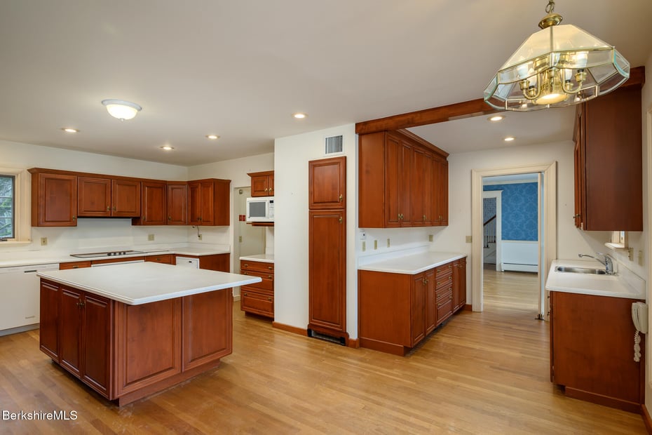 111 Park St Photo 17