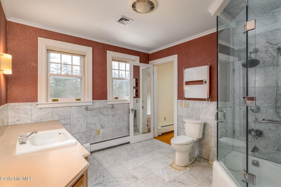 111 Park St Photo 36