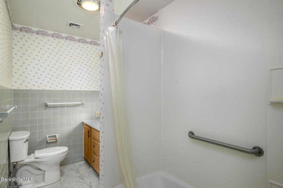 111 Park St Photo 41