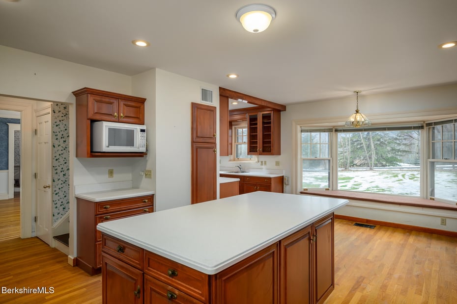 111 Park St Photo 15