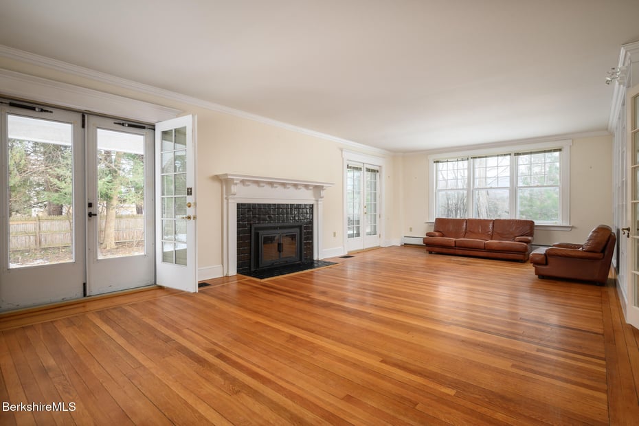 111 Park St Photo 30