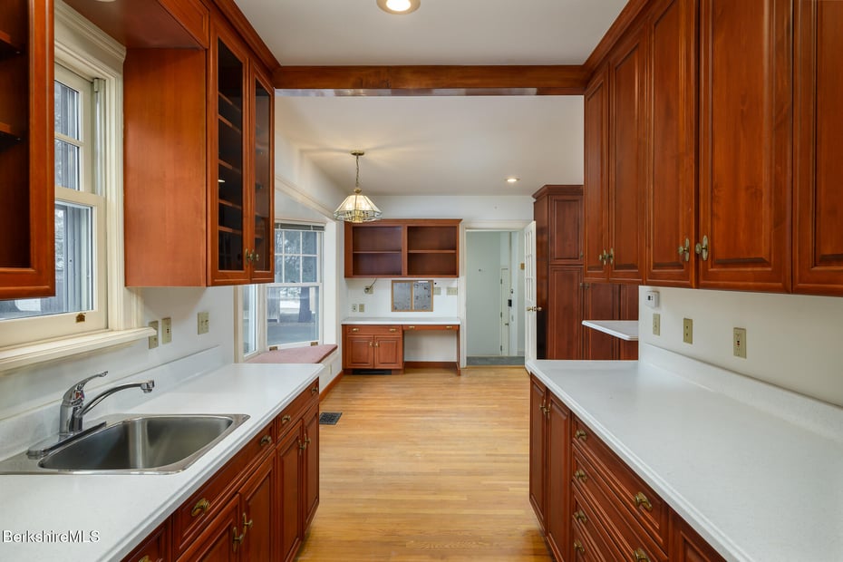 111 Park St Photo 18