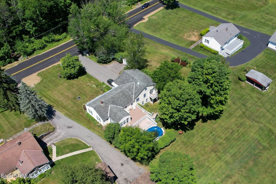 792 Middle Rd Photo 38