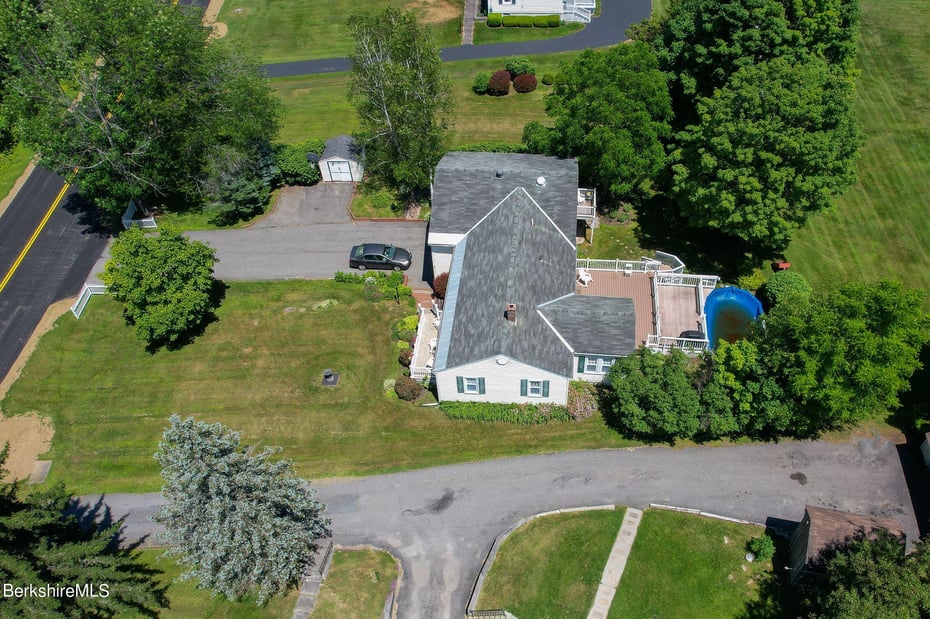 792 Middle Rd Photo 37