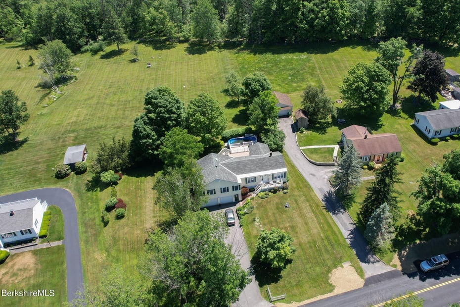 792 Middle Rd Photo 40