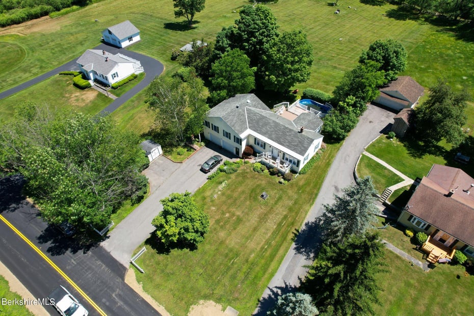 792 Middle Rd Photo 36