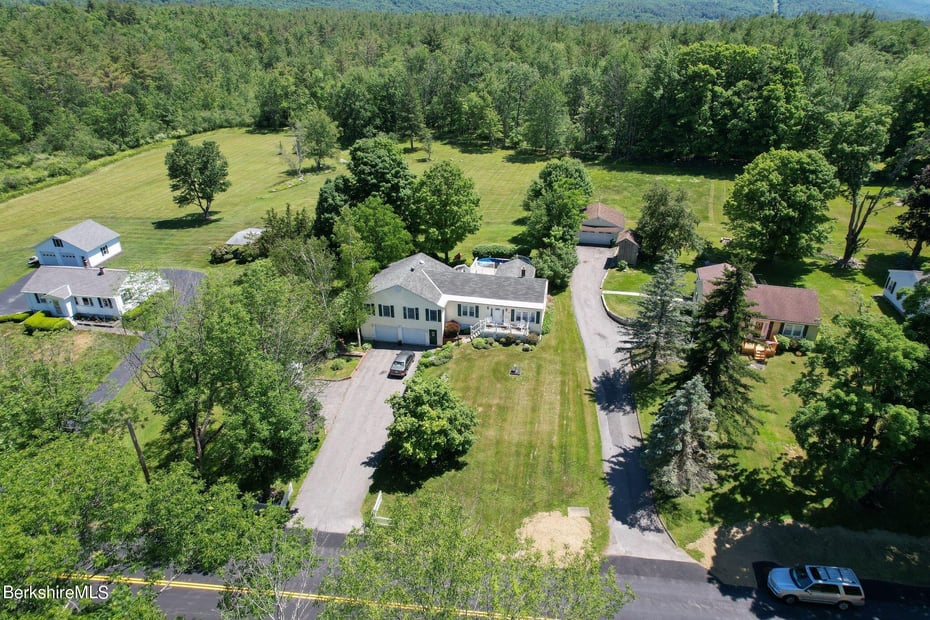 792 Middle Rd Photo 35
