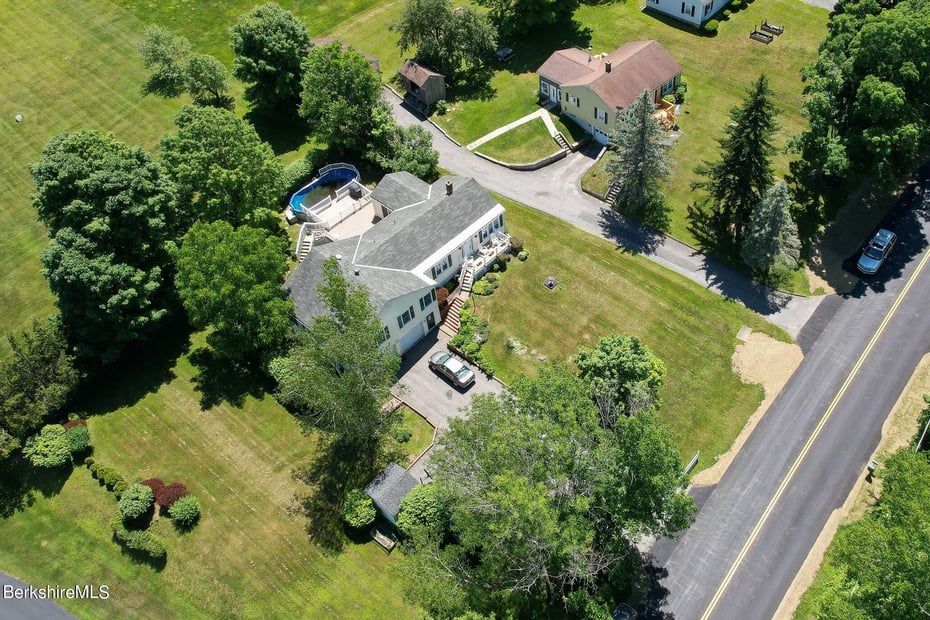 792 Middle Rd Photo 39