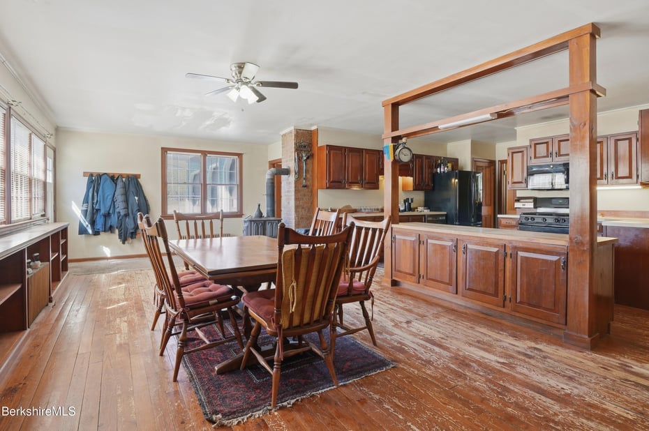 752 State Rd Photo 10
