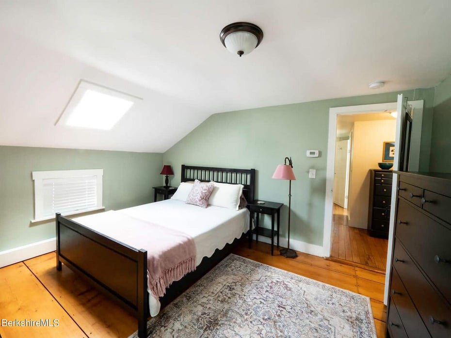 33 S Main Rd Photo 11