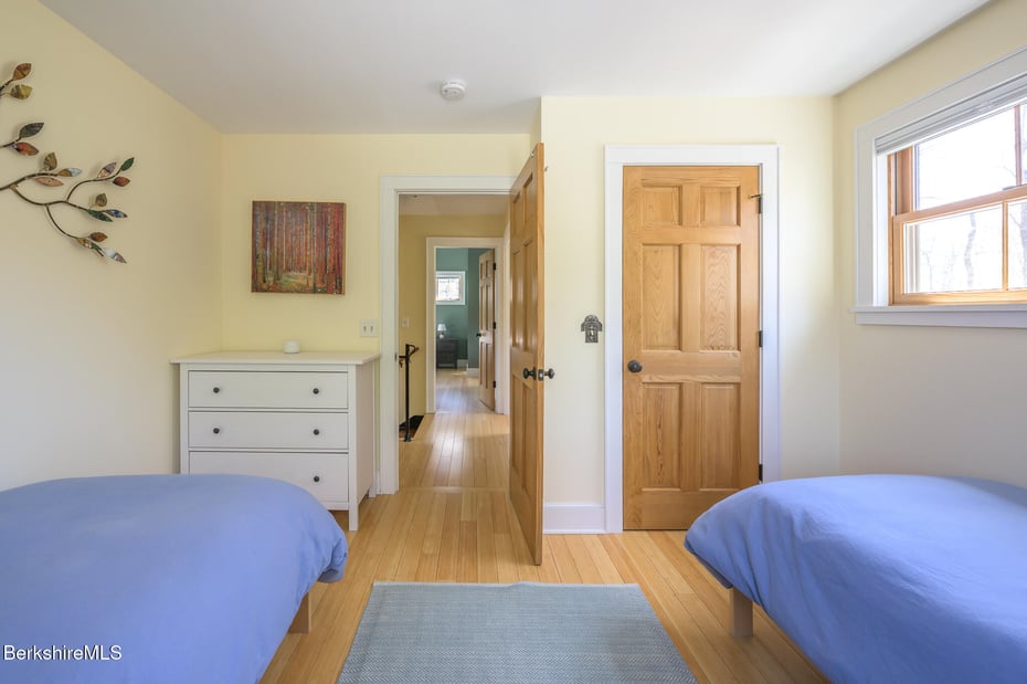 11 Jamie Ln Photo 35