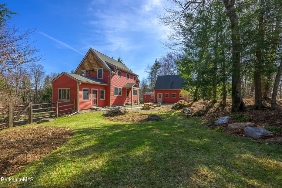 11 Jamie Ln Photo 1
