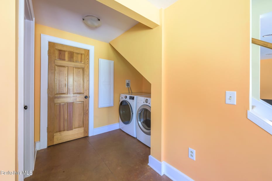 11 Jamie Ln Photo 45