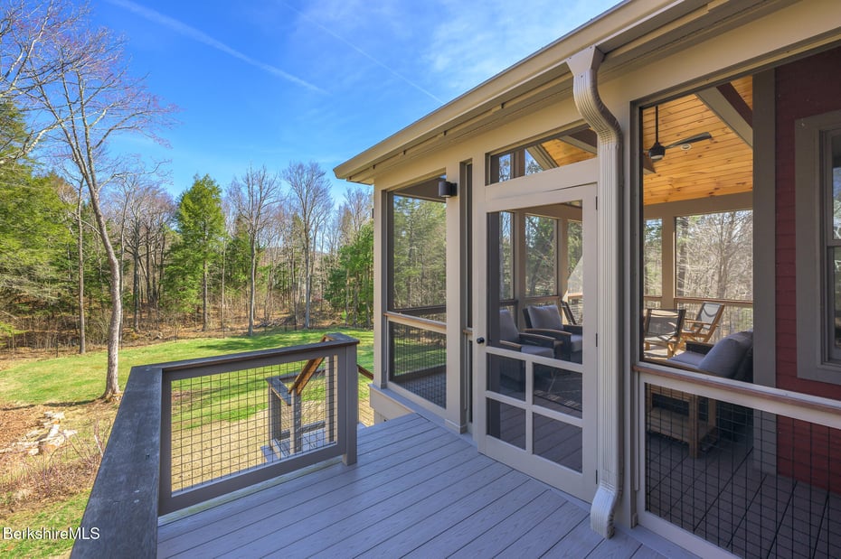11 Jamie Ln Photo 25